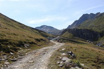 sullo sfondo il tor ponton