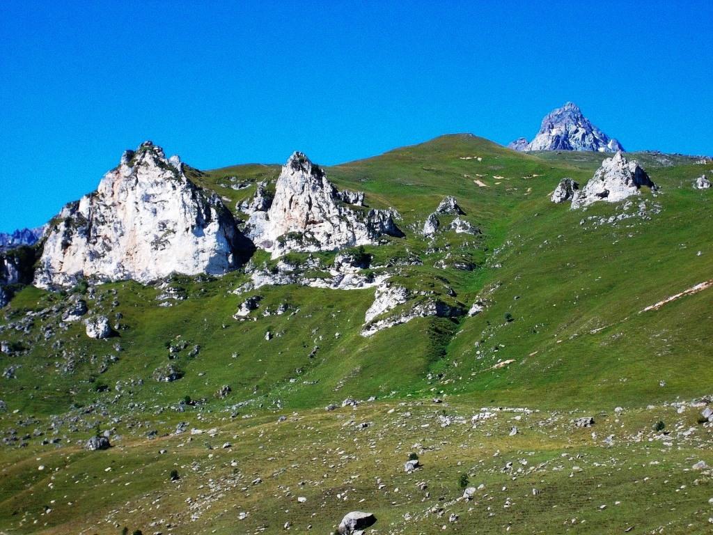 le bianche scogliere di Rocca Bianca oggi