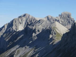 vista su Tete de la Cavale e Obiou (a destra)