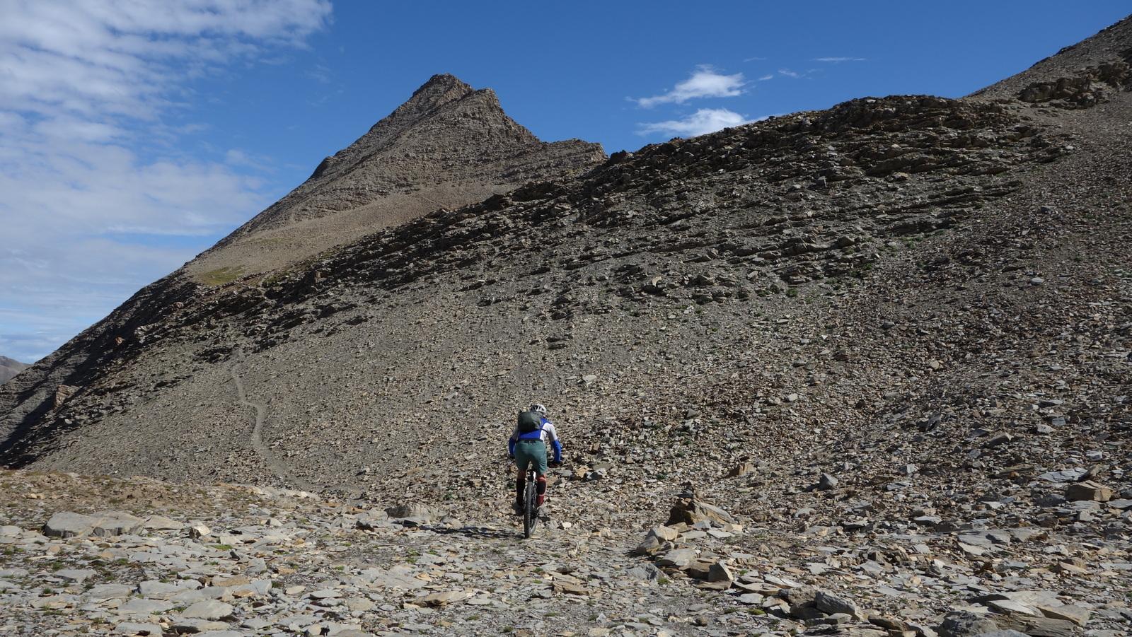Breve tratto ciclabile prima del colle