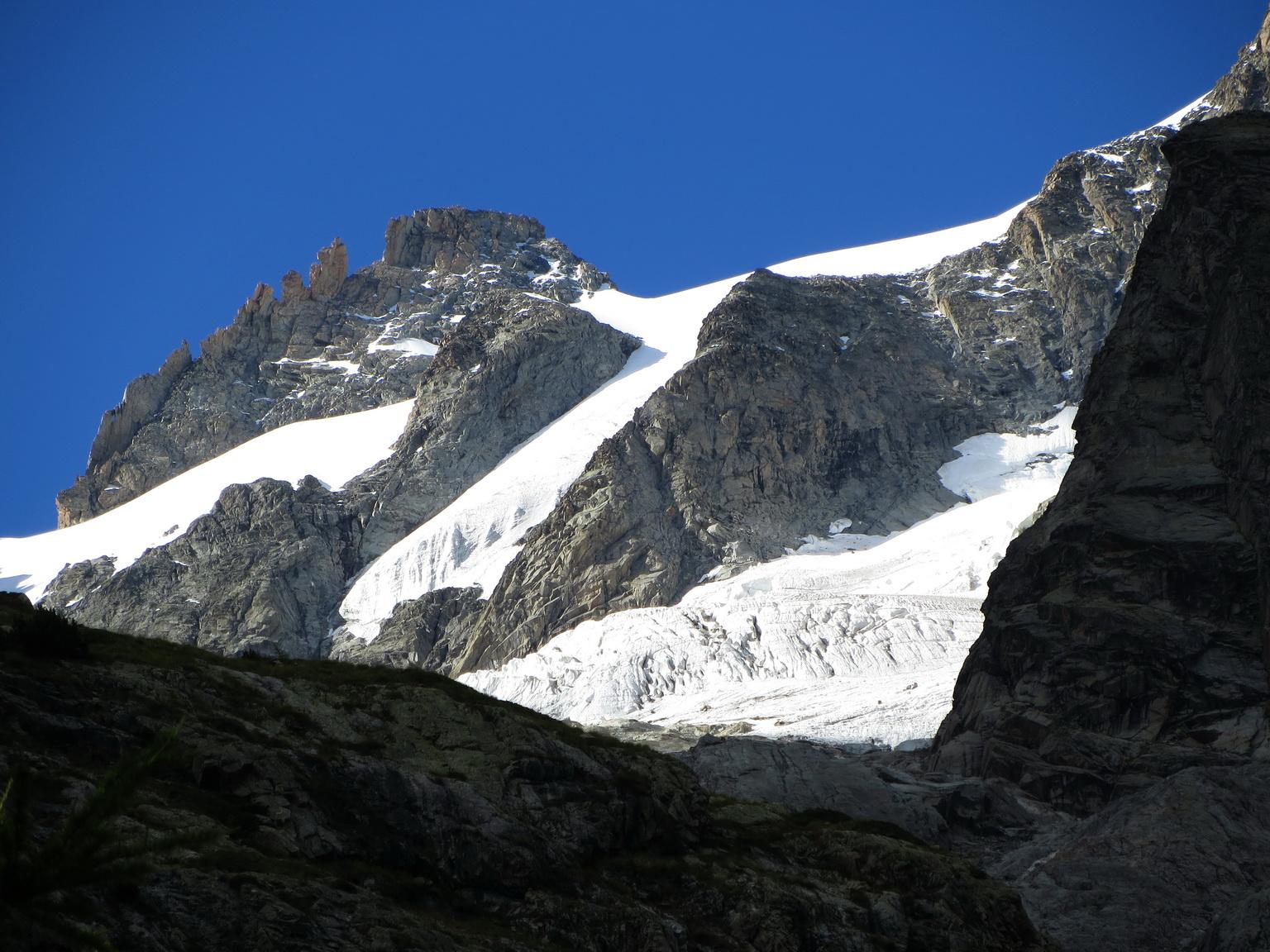 La nostra meta vista dal fondovalle, a destra la via di salita