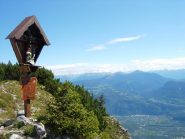 Il crocifisso alla fine della via
