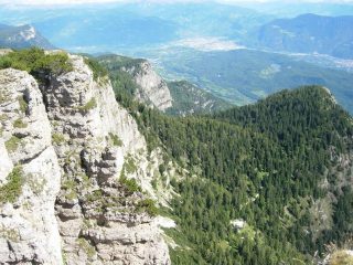 Il versante di salita con la Uberetscherhutte in basso
