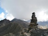 dalla sella l'itinerario con la cima avvolta dalle nebbie,peccato!