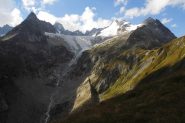 Da poco sotto il col di Gran Ferret, vista sul bacino del Bre de Bar