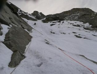 autostrada di ghiaccio tra il secondo e terzo nevaio