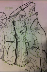 La Via Normale è la numero 9, mentre la 8 è la Variante.