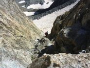 Paolo in ispezione del canalino ovest Clapier per la discesa