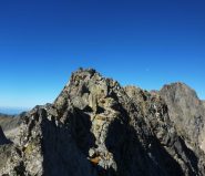 uno sguardo indietro verso la Cima Pagarì e Maledia