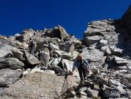 Passaggi rocciosi sul versante francese durante la discesa