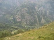 vista della frazione Peccia dall'alpe Fornale, in discesa in val Vogna