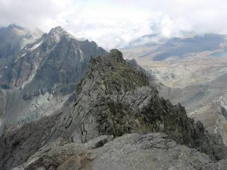 L'anticima vista dalla cima