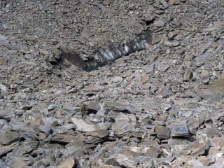 il vecchio ghiacciaio sotto la morena