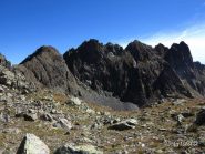 La conca dove finiscono tracce e ometti e la Cima di Bal