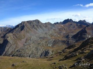 Verso Peiron e Panieris