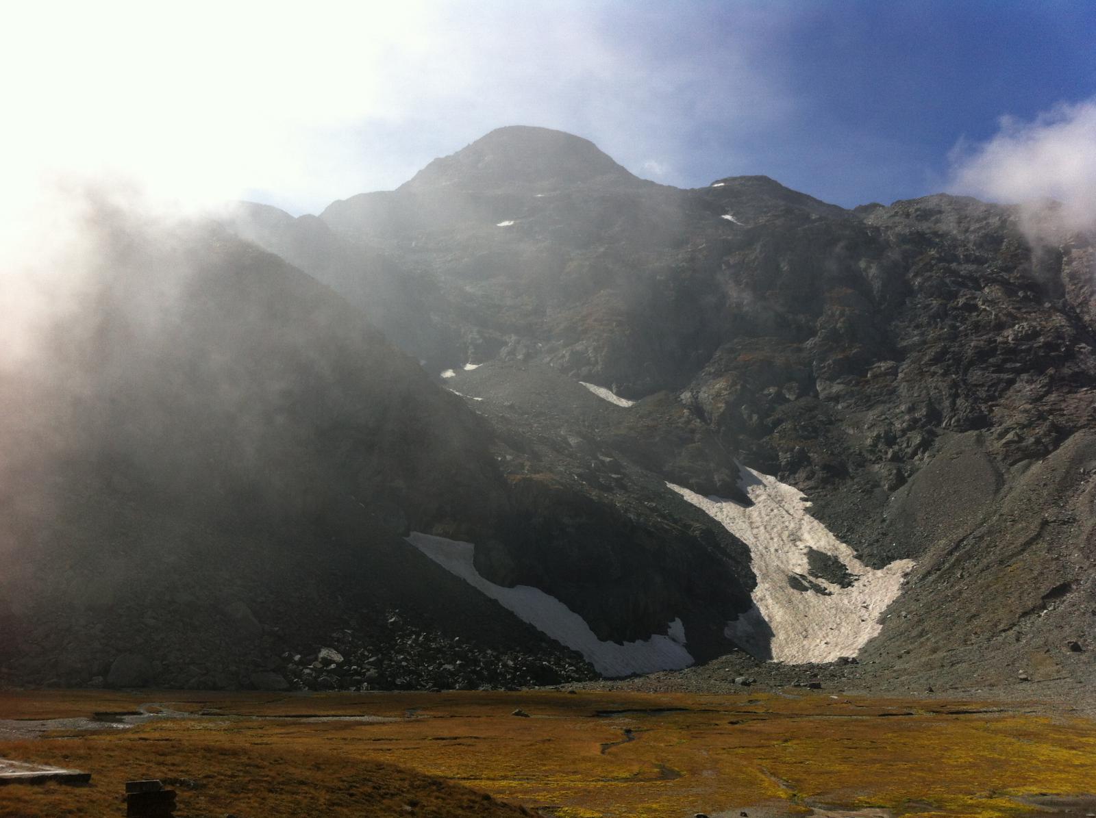 dal cibrario il sentiero per il colle sulè passa a sin del nevaio grande