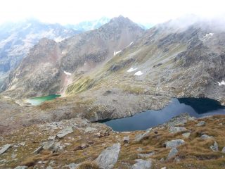 Il lago Bianco in basso (non sembra  verde?) ed il lago Nero
