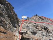 07 - Bivacco e torrione soprastante, tagliare in piano per trovare il canale detritico