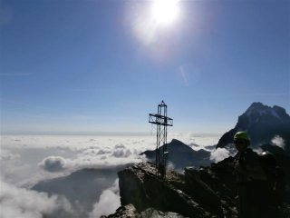 che mare sotto la cima!
