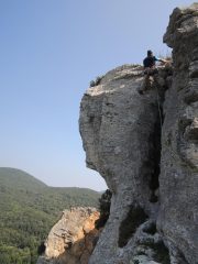 il breve ma elegante camino della L6, che si affaccia sul baratro della parete nord