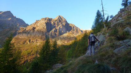 il sole illumina il Monte Colombino
