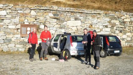 pronti alla partenza dal parcheggio sopra il Lago Serrù