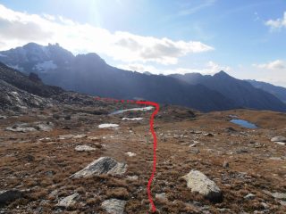 11 - Il laghetto al fondo del quale si incontra il sentiero per il Lac des Savines