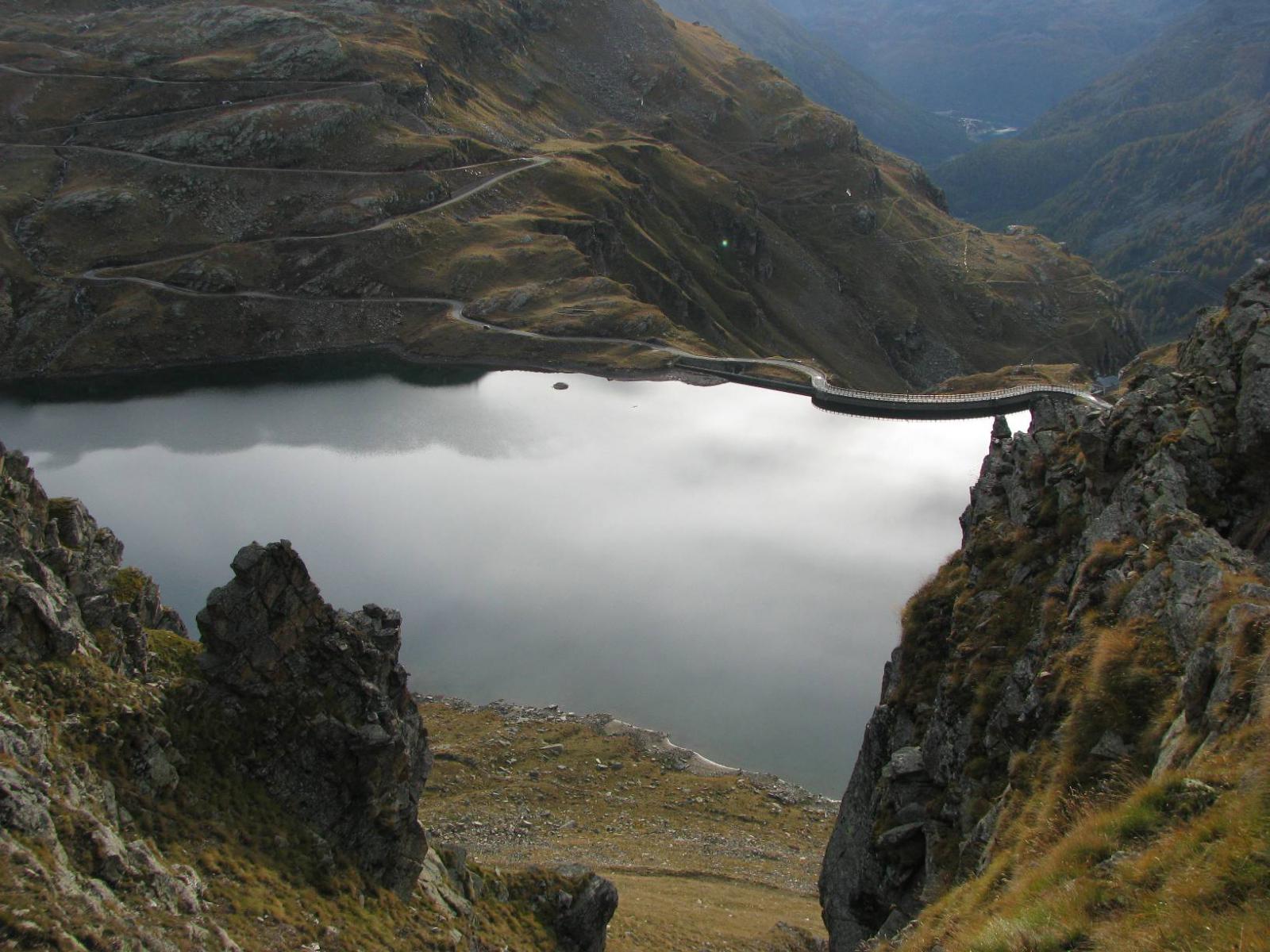 Salendo al Colle Agnel, scorcio sul lago