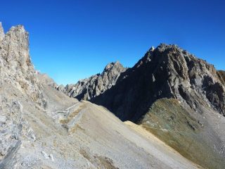La Rocca Peroni vista dal sentiero del Bric