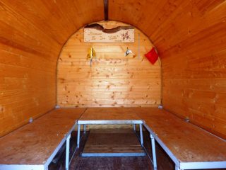 interno Bivacco Due Valli 