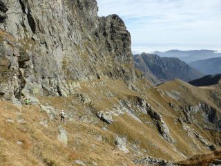 ...sul sentiero dei camosci,in fondo il colletto di Costafiorita