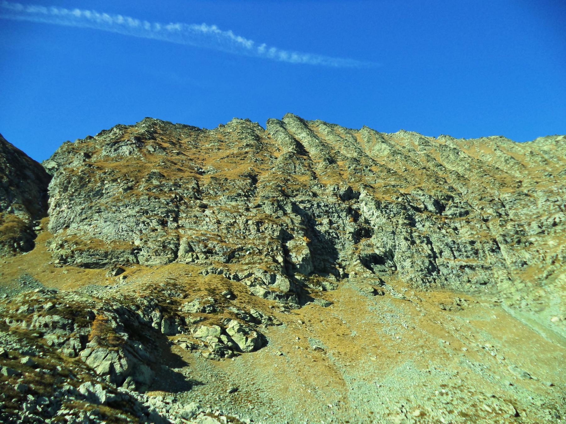 a sx il canal di coi e poi tutta la cresta di salita