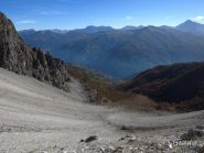 Il detrico pendio dove sale il vecchio sentiero militare