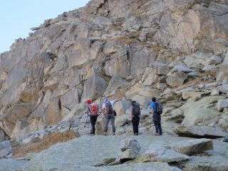 La cengia da cui si guadagna la cresta