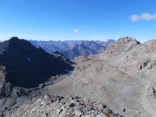 al contrario: dalla cima il biv. Bertoglio