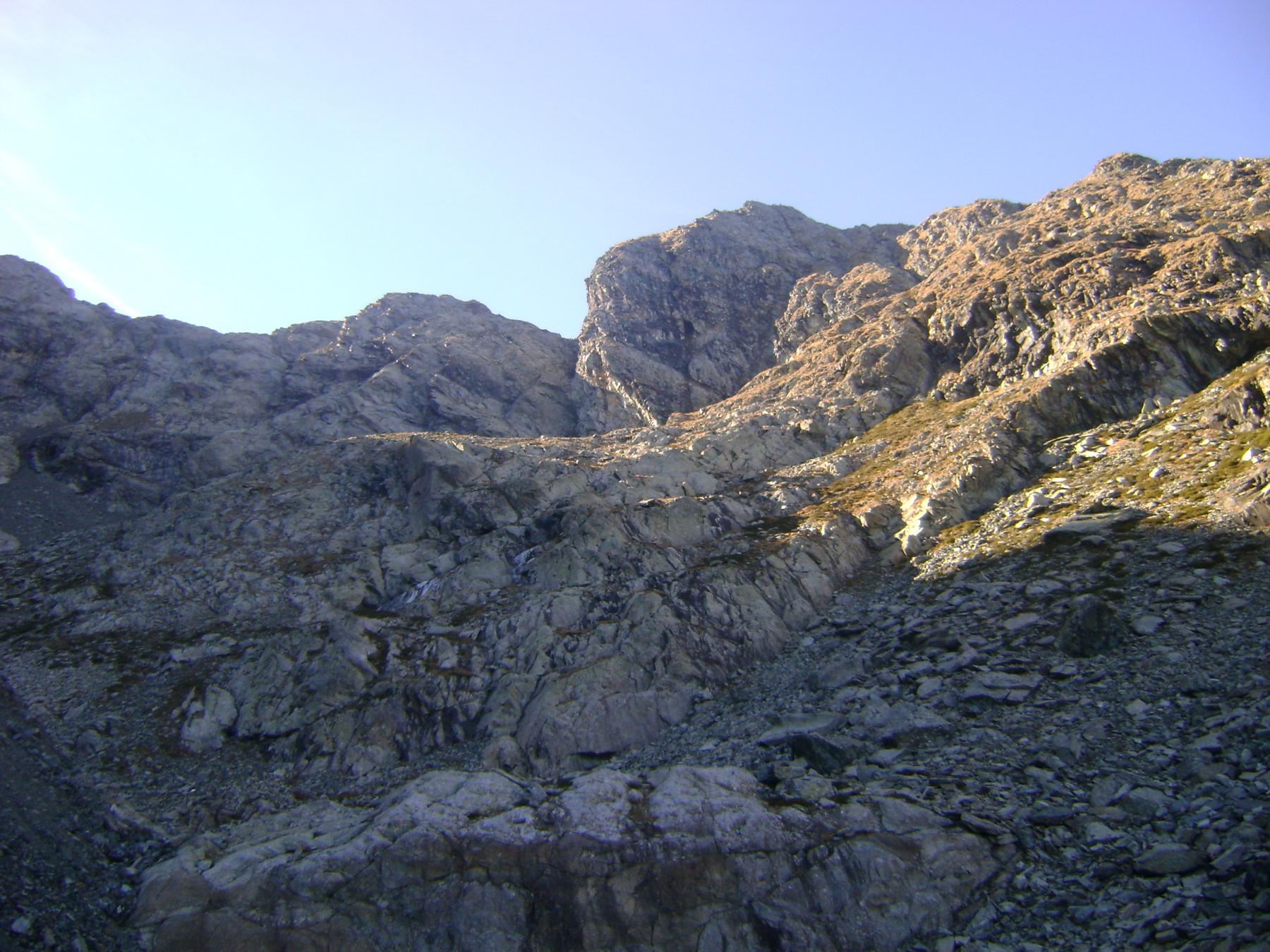 CRUVIN OVEST E ROCCA DEL FORNO, VERSANTE NORD A DESTRA LA CRESTA DI SALITA  