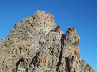 altra parte di cresta interessante..la punta e' ancora lontana!!