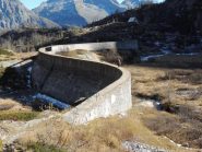 superamento dello sbarramento  x il rifugio Miryam