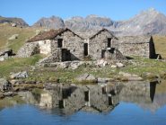 L'Alpe riflessa nel laghetto