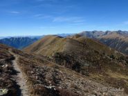Vista dal sentiero poco sotto la Tete de la Lave sulla Baisse de Férisson e il Mot Lapassé