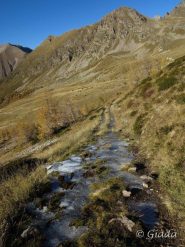 Ghiaccio sul sentiero verso i Lacs de Prals
