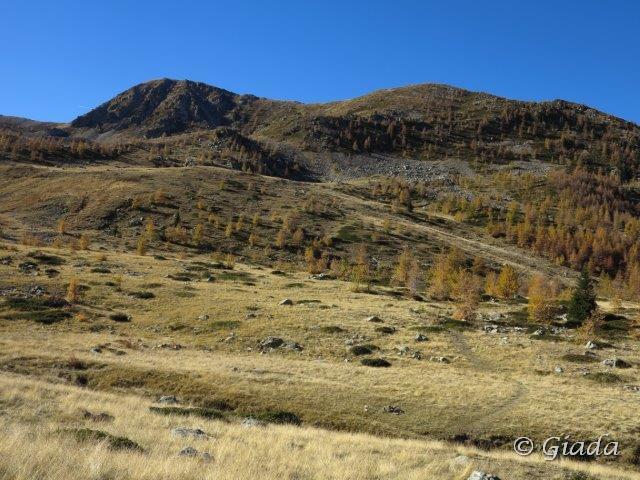 Il sentiero verso e la Tete de Lave e la Cime du Pertus