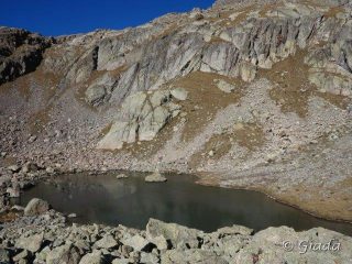 Lac Balaour superiore visto salendo verso il Lac Cabret