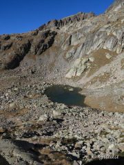 Lac Balaour superiore visto salendo verso il Lac Cabret e pendio di salita