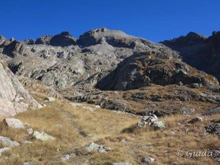 Si sbuca ai laghi, dietro il Cayre Cabret