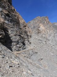 06 - in questa zona prossima al colle inizia la ripida pietraia