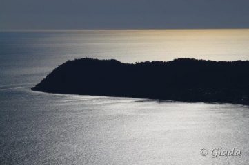 Capo Mele tra mare e sole