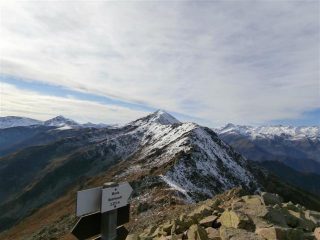 un po di neve verso il bric Costa Rossa