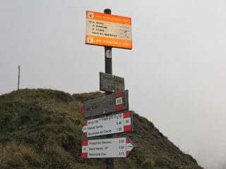 Segnaletica dal passo Cirone