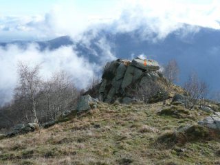 Rocce di cresta e passaggio nel buco
